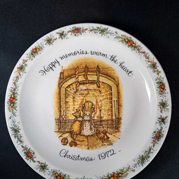 Holly Hobbies Christmas 1972 Commemorative Edition Collector's Plate 10 Inch - Picture 2 of 10